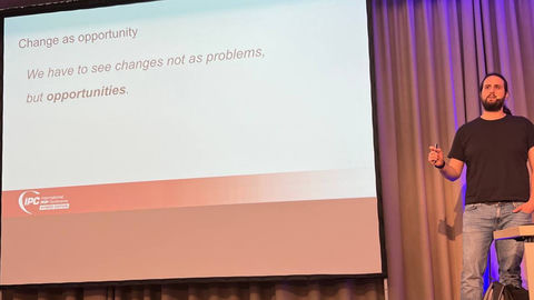 Working Agile with Non-Agile Teams